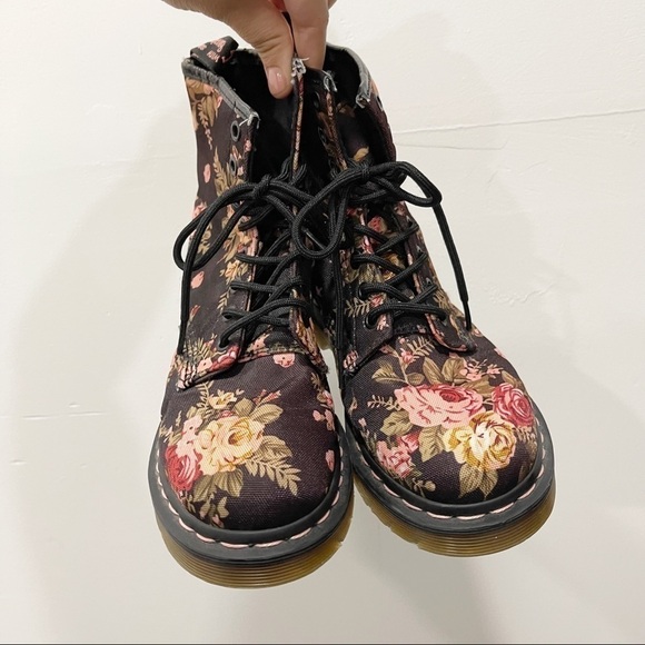 Dr. Martens Victorian Floral Docs Lace-Up Size 6 - Picture 3 of 11